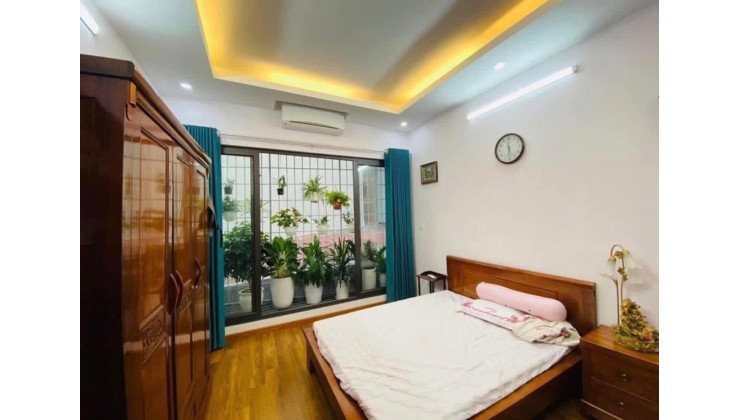 Bán nhà phố Phạm Ngọc Thạch quận Đống Đa 50m x 4t x mt 5m x giá chào 6.4 tỷ